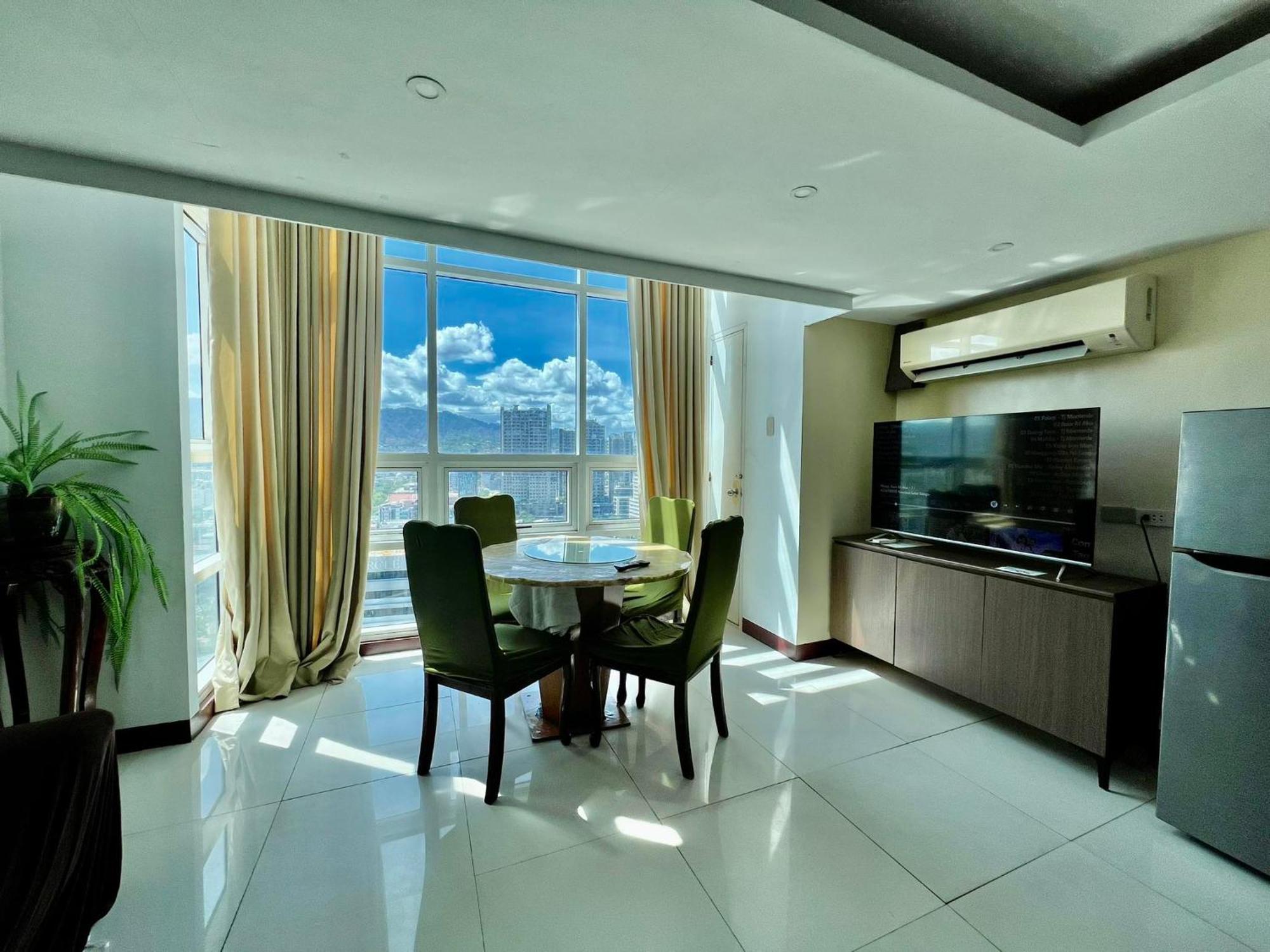 2 Bedroom Condo Unit With City And Mountain View Cebu Exterior photo